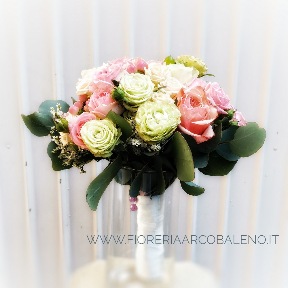 bouquet sposa con rose eucalipto e limonium  